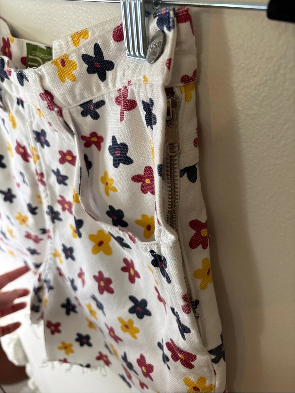 VTG 90s Esprit White Denim Cutoff Shorts with Flower Print
